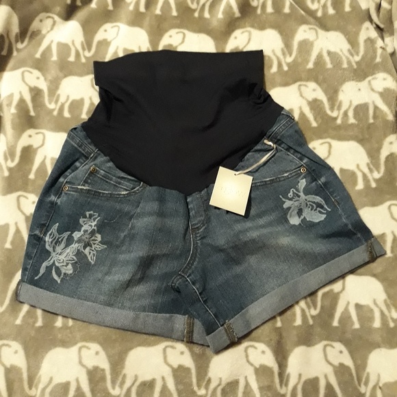 Pants - 5/$25 Maternity jean shorts